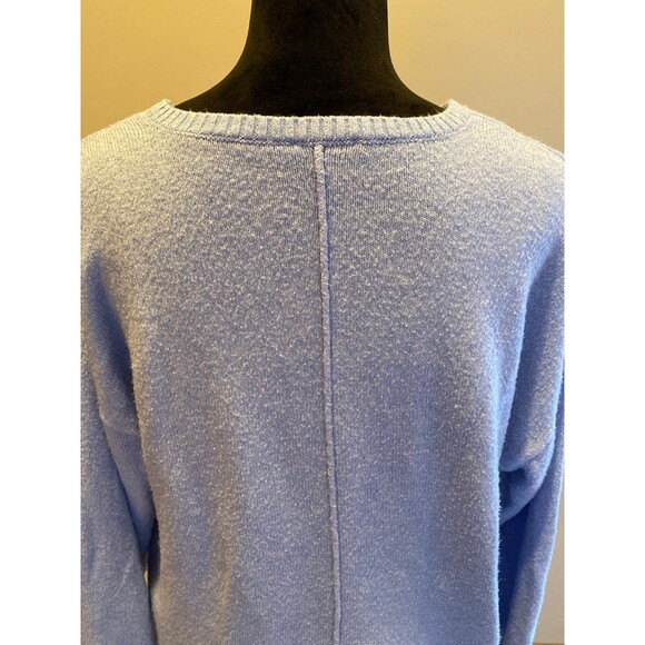 Vince Camuto Sweater Size Large V Neck Baby Blue “Fuzzy” Knit Soft Top - Picture 5 of 10